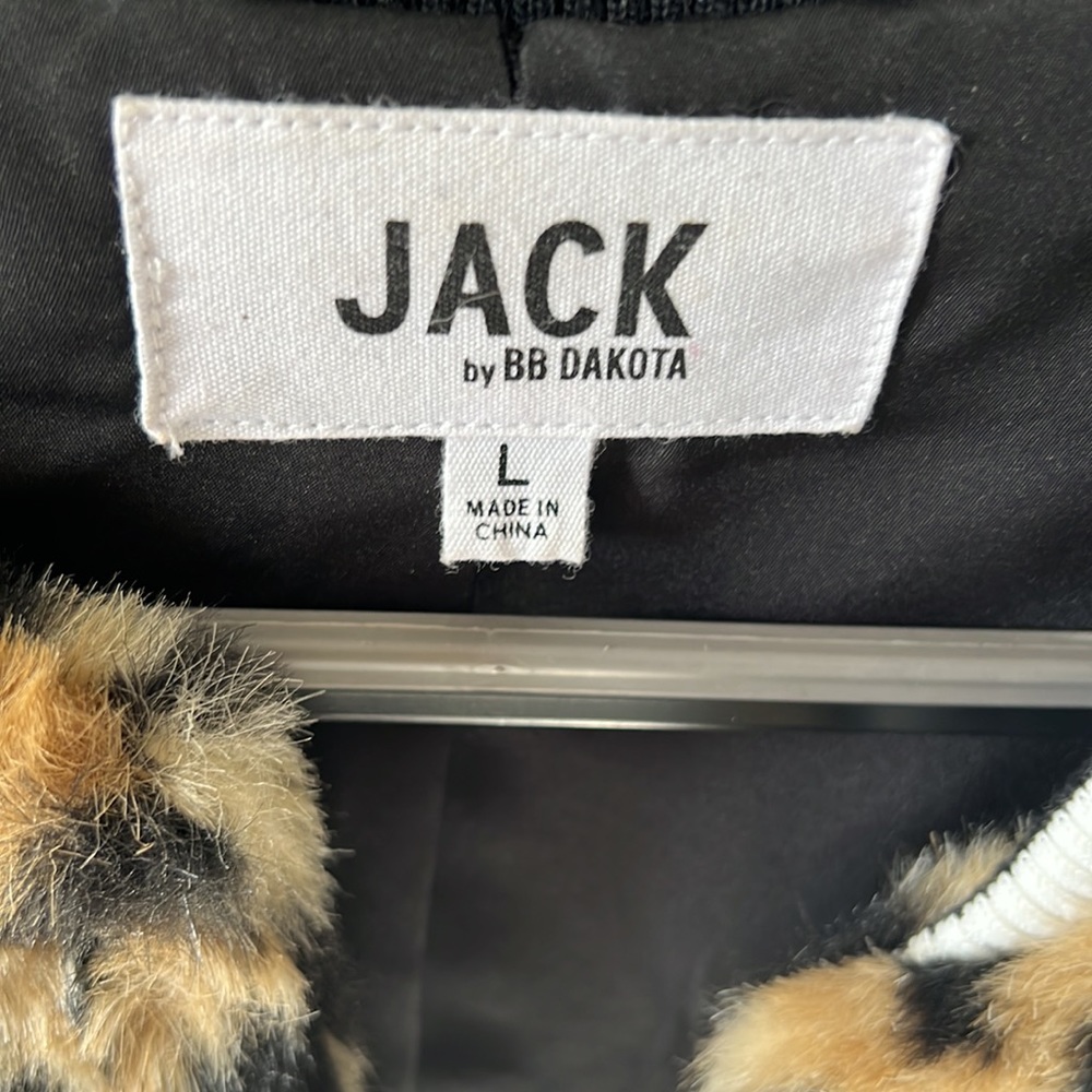 Jack by BB Dakota Leopard Faux Fur Bomber Jacket in Black & Tan - Picture 3 of 3